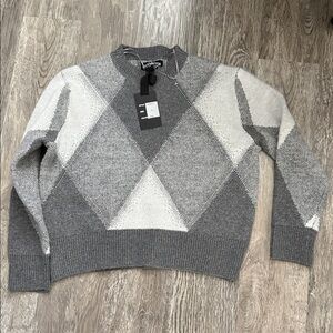 Elegant Gray and White Argyle Women's Sweater